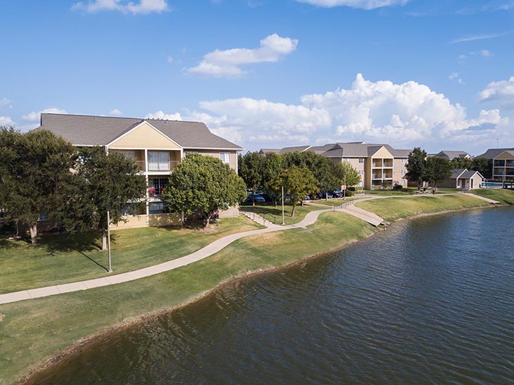 Lake Front At Raiders Pass Apartments Near Texas Tech University
