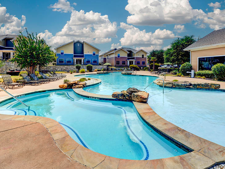 Villas on Sycamore Pool Near Sam Houston State