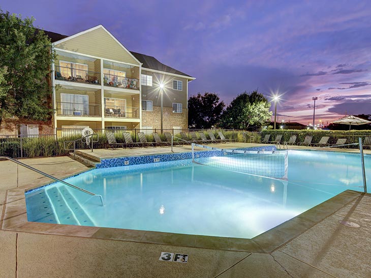 Pool at Raiders Pass Apartments Near Texas Tech