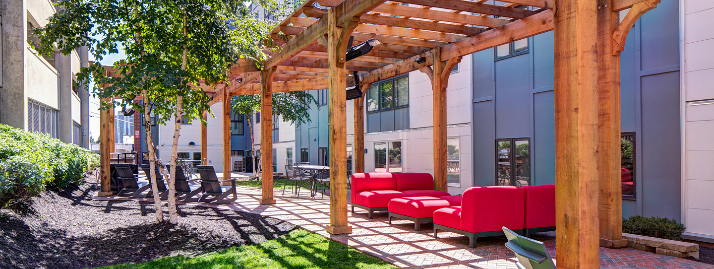 Apartments near Syracuse University American Campus